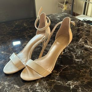 Size 9 Kelly & Katie cream formal high heels